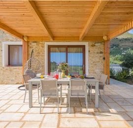 4 bedroom villa with infinity pool, Alcamo, sleeps 6-8